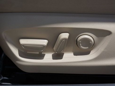 Used 2021 Toyota Camry LE image 28