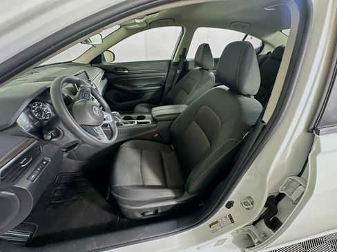 Used 2025 Nissan Altima 2.5 SV image 13