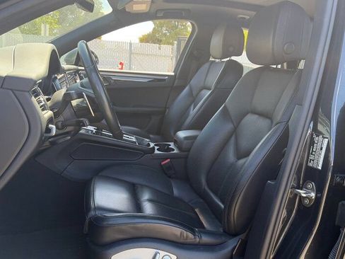 Used 2023 Porsche Macan AWD/4WD image 5