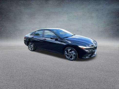 Used 2025 Hyundai Elantra Sport image 27