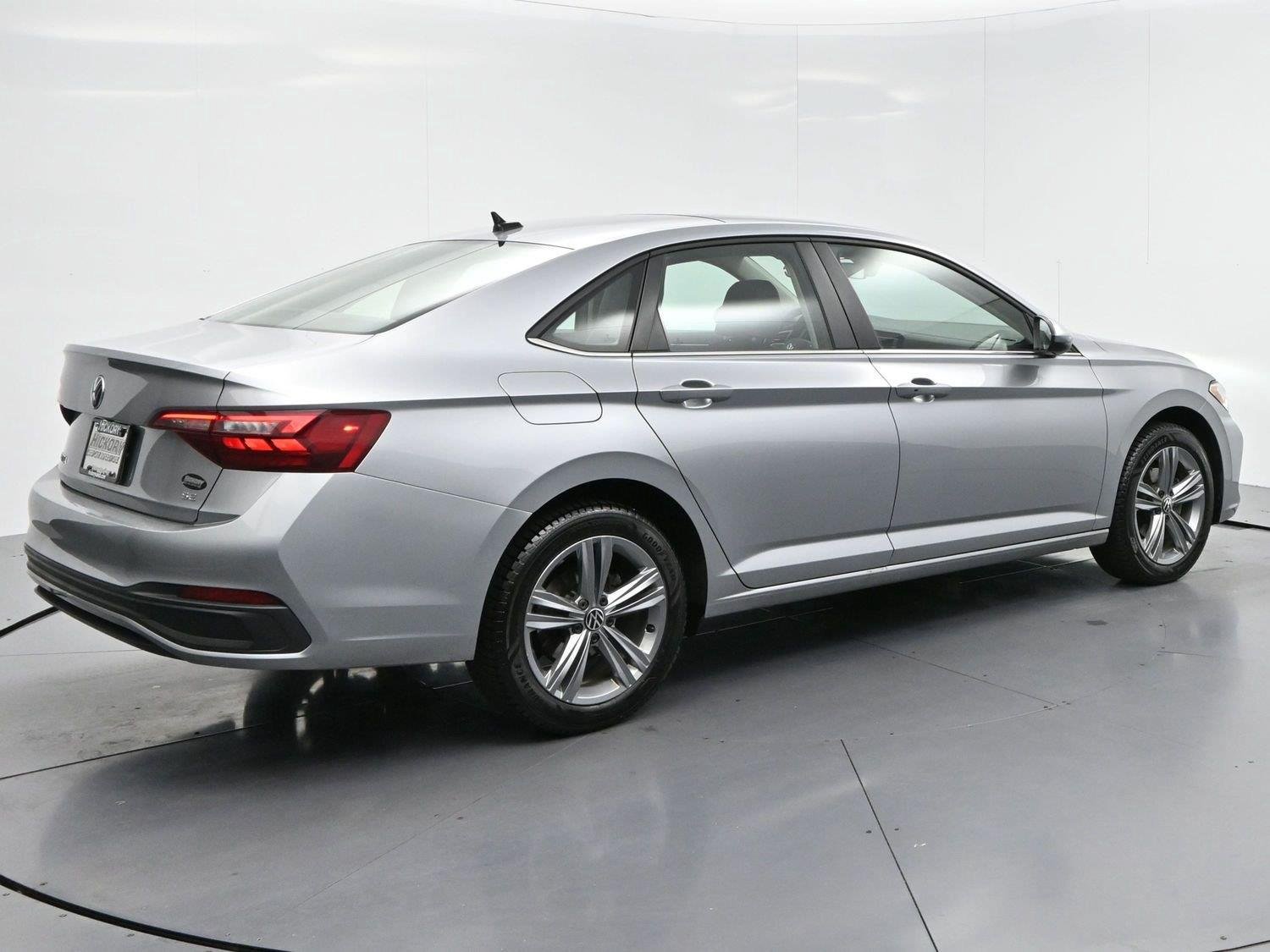 Used 2024 Volkswagen Jetta SE FWD image 7
