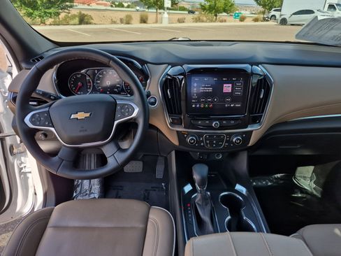 Used 2023 Chevrolet Traverse Premier FWD image 18