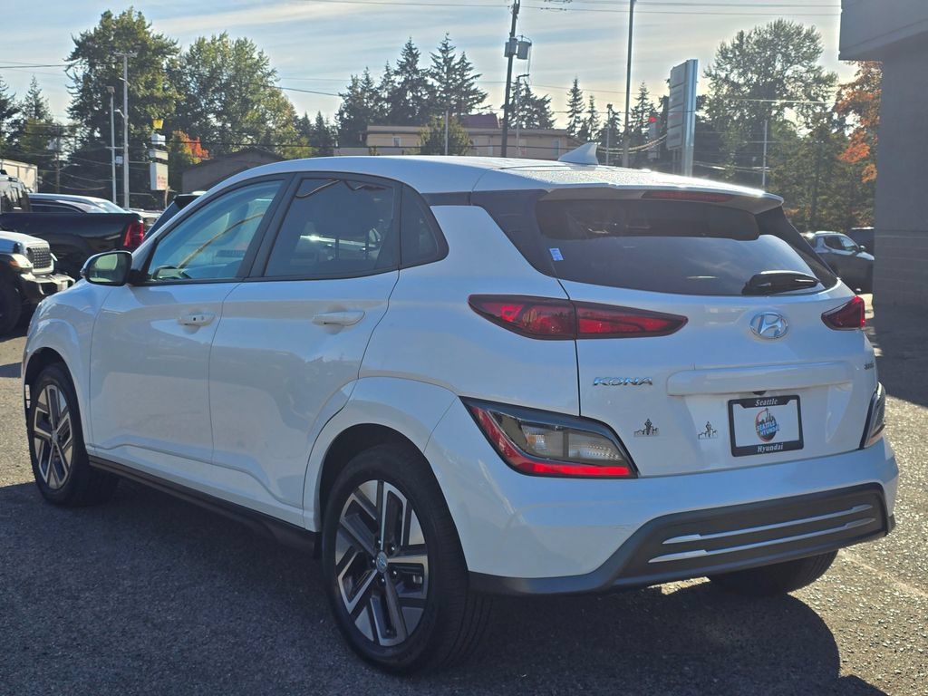 Used 2023 Hyundai Kona SE FWD image 4