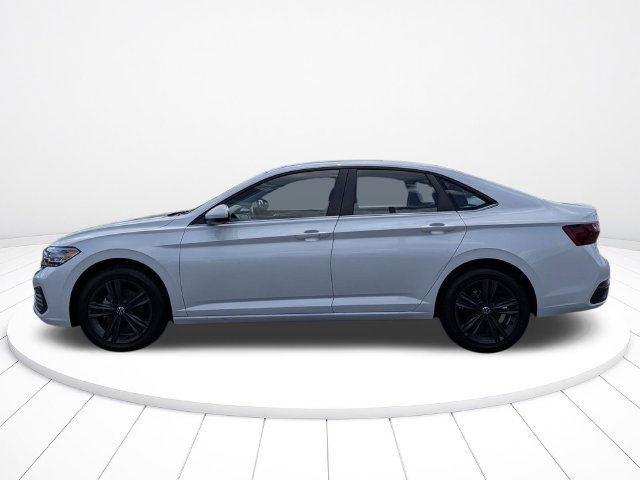 Used 2024 Volkswagen Jetta SE FWD image 6