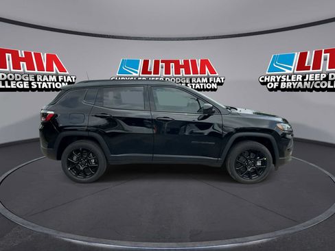 New 2026 Jeep Compass Latitude AWD/4WD image 9