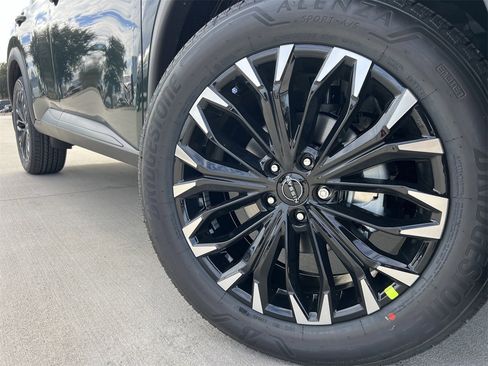 New 2026 Nissan Rogue SV image 7