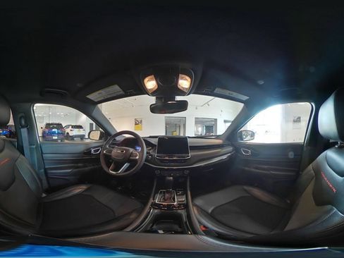 Used 2025 Jeep Compass Trailhawk AWD/4WD image 42