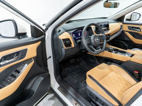 Used 2023 Nissan Rogue Platinum w/ Platinum Premium Package image 11