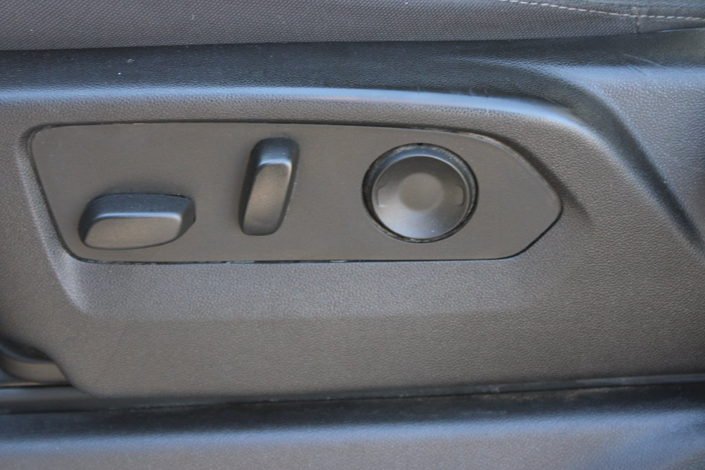 Used 2022 Chevrolet Silverado 1500 LT w/ Z71 Off-Road Package AWD/4WD image 23
