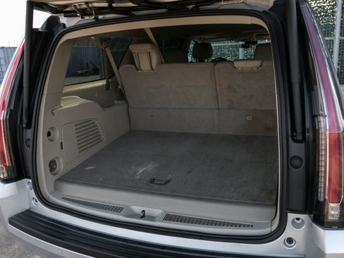 Used 2020 Cadillac Escalade ESV Luxury AWD/4WD image 47