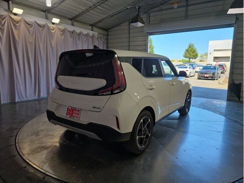 Used 2025 Kia Soul EX image 11