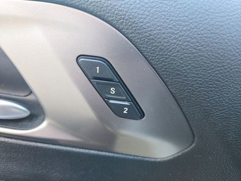 Used 2018 Chrysler Pacifica Limited w/ Tire & Wheel Group image 9