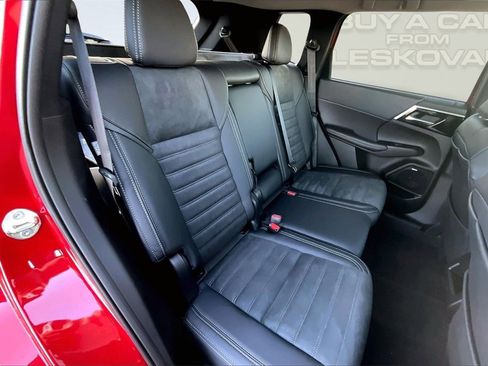 New 2025 Mitsubishi Outlander SE image 9
