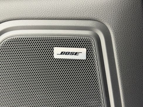 Certified 2025 Porsche Macan image 30