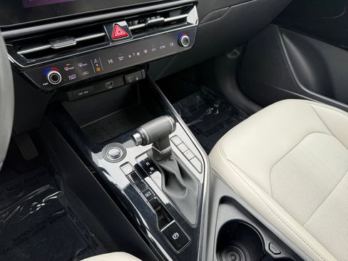 Used 2023 Kia Niro EX image 13