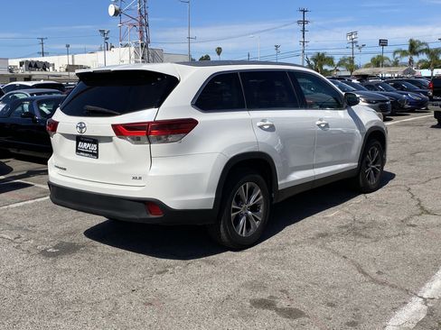 Used 2019 Toyota Highlander XLE image 8