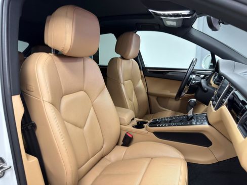 Used 2018 Porsche Macan AWD/4WD image 12
