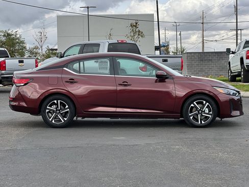 Used 2024 Nissan Sentra SV image 3