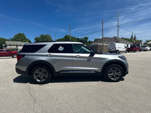 Used 2025 Ford Explorer Active w/ Active Comfort Package AWD/4WD image 6