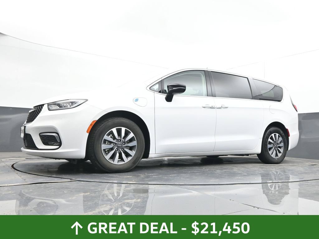 Used 2024 Chrysler Pacifica Limited FWD image 30