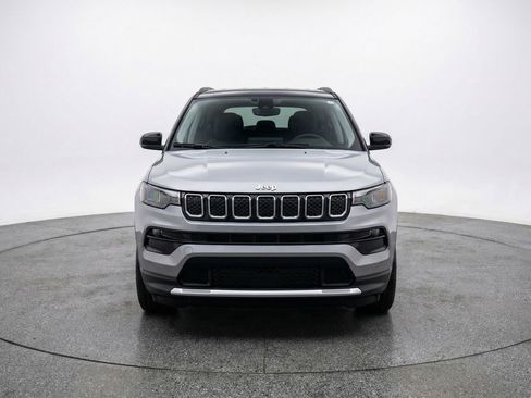 Used 2025 Jeep Compass Limited AWD/4WD image 2