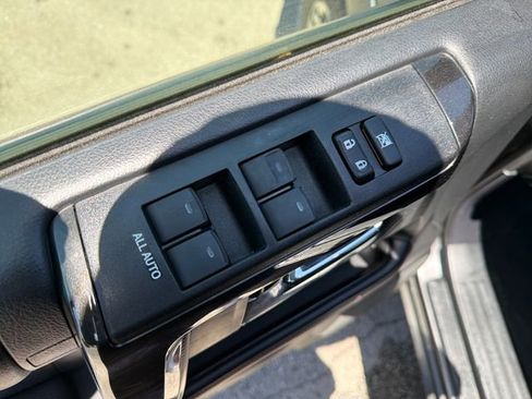 Used 2019 Toyota 4Runner TRD Off-Road Premium AWD/4WD image 17