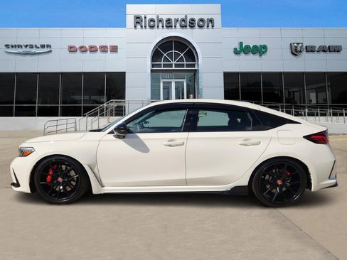 Used 2024 Honda Civic Type R image 3