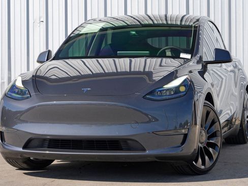 Used 2022 Tesla Model Y Performance image 3