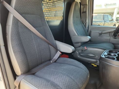 Used 2021 Chevrolet Express 2500 w/ Driver Convenience Package RWD image 12