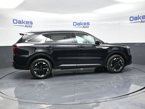Certified 2025 Kia Sorento S AWD/4WD image 9