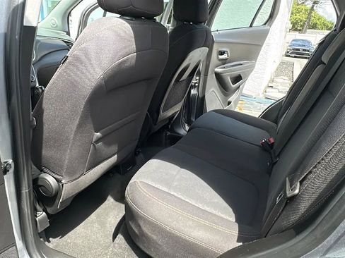 Used 2020 Chevrolet Trax LS FWD image 28