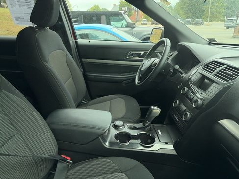 Used 2018 Ford Explorer XLT AWD/4WD image 5