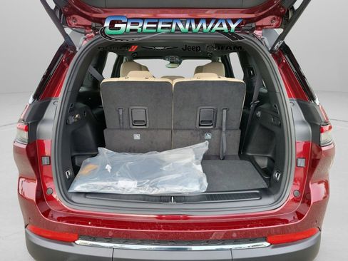 Used 2024 Jeep Grand Cherokee L Limited RWD image 5