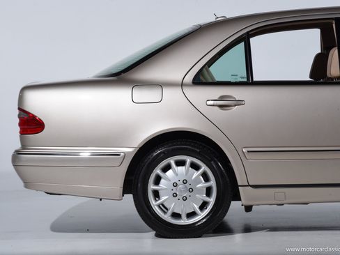 Used 2001 Mercedes-Benz E 320 Sedan image 10