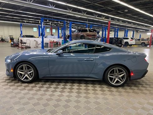 Used 2024 Ford Mustang Coupe RWD image 5