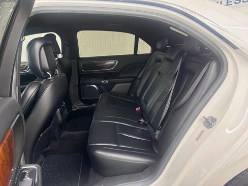 Used 2017 Lincoln Continental Premiere FWD image 12