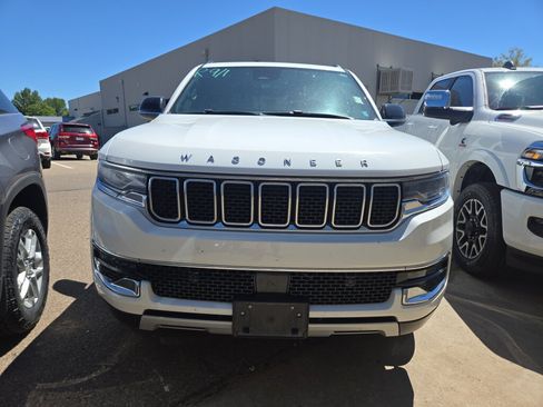 Used 2024 Jeep Wagoneer Series II AWD/4WD image 2
