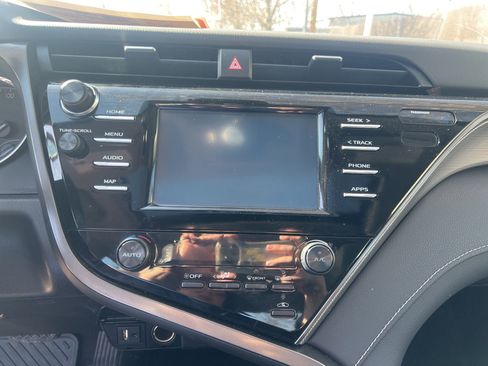 Used 2019 Toyota Camry SE image 17