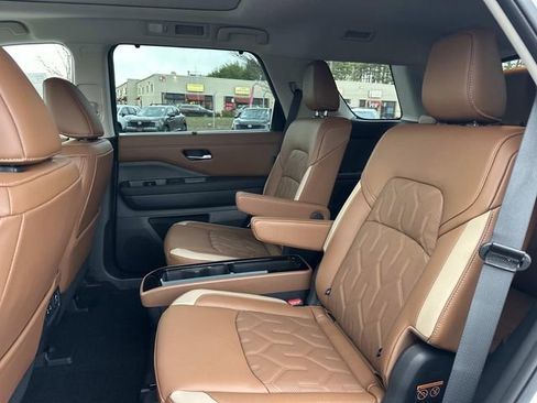 New 2026 Nissan Pathfinder Platinum image 17