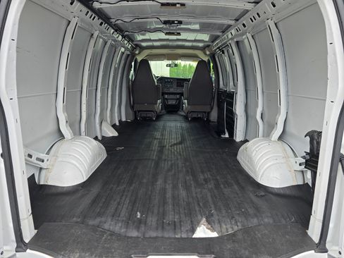 Used 2022 GMC Savana 2500 Extended image 15