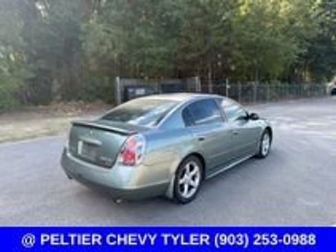 Used 2005 Nissan Altima 3.5 SE w/ (W01) Leather Sport Pkg FWD image 5