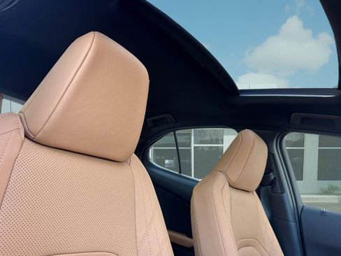 New 2026 Lexus UX 300h FWD image 15