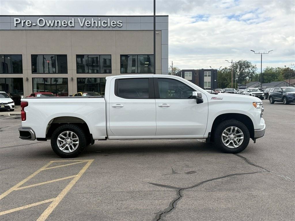 Used 2023 Chevrolet Silverado 1500 LT w/ Z71 Off-Road Package AWD/4WD image 8