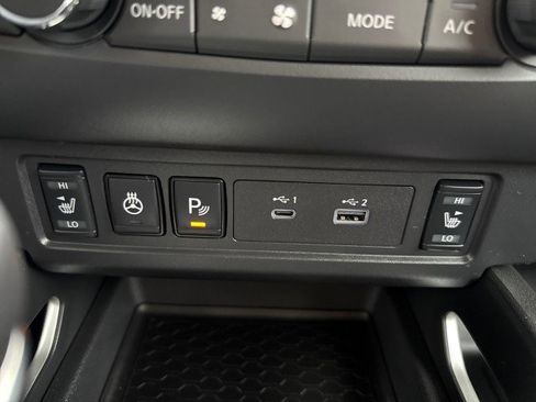 Used 2024 Nissan Frontier SV w/ SV Convenience Package image 23