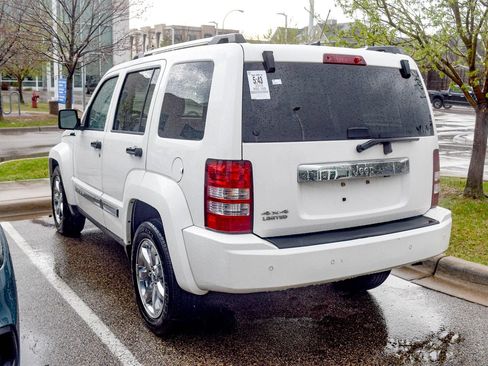 Used 2010 Jeep Liberty Limited w/ Tire & Wheel Group image 6