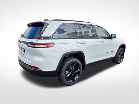 New 2026 Jeep Grand Cherokee Limited w/ Limited Altitude Package AWD/4WD image 3