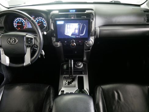 Used 2014 Toyota 4Runner SR5 AWD/4WD image 10