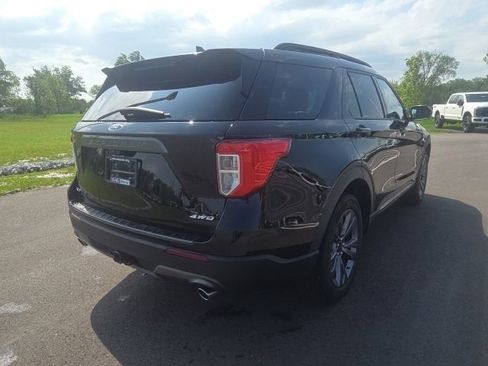 Used 2024 Ford Explorer XLT w/ Equipment Group 202A AWD/4WD image 8