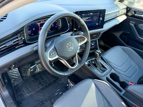 Certified 2025 Volkswagen Jetta SEL image 11