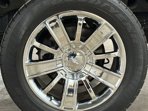 Used 2018 Chevrolet Silverado 1500 High Country image 11